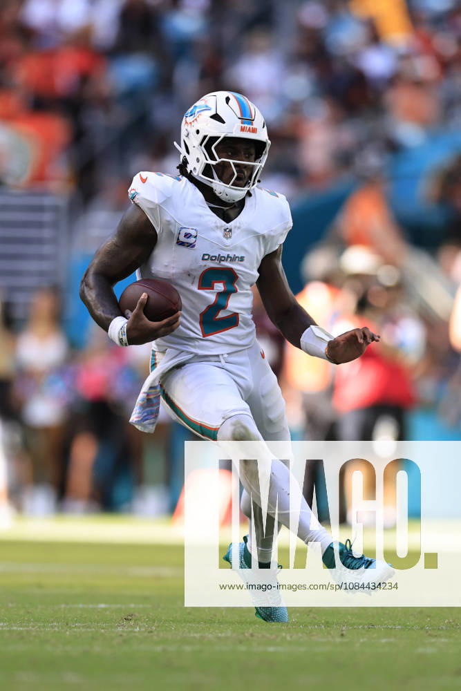 Miami Dolphins quarterback Malik Willis (2) runs with the ball during an NFL, American Football Herren, USA game against the Cincinnati Bengals on Sunday, October 11, 2026 at the Hard Rock Stadium. The Bengals beat the Dolphins 31-24. Miami Gardens United States - ZUMAh180 20261011_zsp_h180_095
