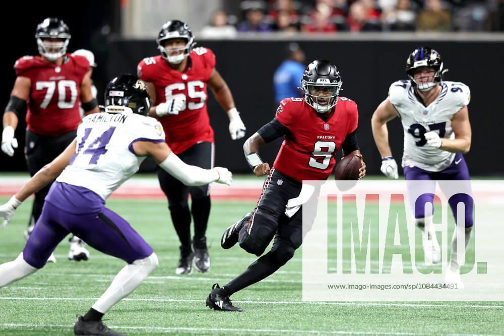 ATLANTA, GA - OCTOBER 11: Starting quarterback Michael Penix, Jr. (9) of the Atlanta Falcons scrambles outside the pocket during the Sunday evening NFL, American Football Herren, USA game between the Atlanta Falcons and the Baltimore Ravens on October 11, 2026 at the Mercedes-Benz Stadium in Atlanta, Georgia. (Photo by David J. Griffin Icon Sportswire) NFL: OCT 11 Ravens at Falcons Icon9532610110970