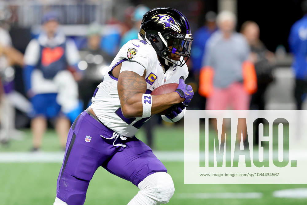 ATLANTA, GA - OCTOBER 11: Derrick Henry (22) of the Baltimore Ravens rushes with the football during the Sunday evening NFL, American Football Herren, USA game between the Atlanta Falcons and the Baltimore Ravens on October 11, 2026 at the Mercedes-Benz Stadium in Atlanta, Georgia. (Photo by David J. Griffin Icon Sportswire) NFL: OCT 11 Ravens at Falcons Icon9532610110476
