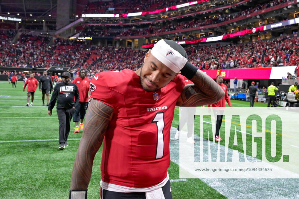 ATLANTA, GA - OCTOBER 11: Atlanta quarterback Tua Tagovailoa (1) reacts following the conclusion of the NFL, American Football Herren, USA game between the Baltimore Ravens and the Atlanta Falcons on October 11th, 2026 at Mercedes-Benz Stadium in Atlanta, GA. (Photo by Rich von Biberstein Icon Sportswire) NFL: OCT 11 Ravens at Falcons Icon261011016