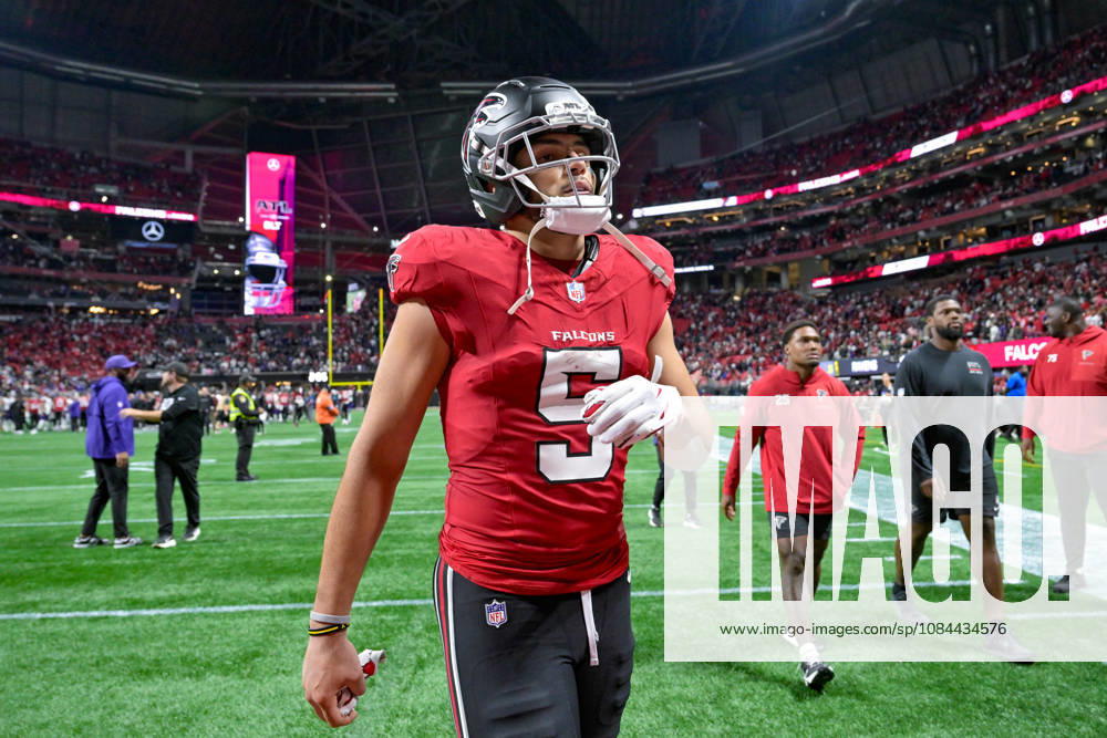ATLANTA, GA - OCTOBER 11: Atlanta wide receiver Drake London (5) reacts following the conclusion of the NFL, American Football Herren, USA game between the Baltimore Ravens and the Atlanta Falcons on October 11th, 2026 at Mercedes-Benz Stadium in Atlanta, GA. (Photo by Rich von Biberstein Icon Sportswire) NFL: OCT 11 Ravens at Falcons Icon261011017