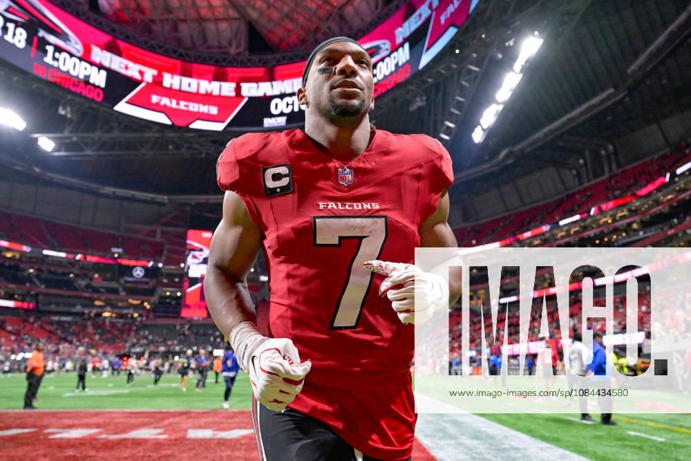 ATLANTA, GA - OCTOBER 11: Atlanta running back Bijan Robinson (7) reacts following the conclusion of the NFL, American Football Herren, USA game between the Baltimore Ravens and the Atlanta Falcons on October 11th, 2026 at Mercedes-Benz Stadium in Atlanta, GA. (Photo by Rich von Biberstein Icon Sportswire) NFL: OCT 11 Ravens at Falcons Icon261011021