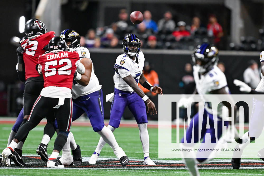 ATLANTA, GA - OCTOBER 11: Baltimore quarterback Tyler Huntley (5) passes the ball during the NFL, American Football Herren, USA game between the Baltimore Ravens and the Atlanta Falcons on October 11th, 2026 at Mercedes-Benz Stadium in Atlanta, GA. (Photo by Rich von Biberstein Icon Sportswire) NFL: OCT 11 Ravens at Falcons Icon261011026