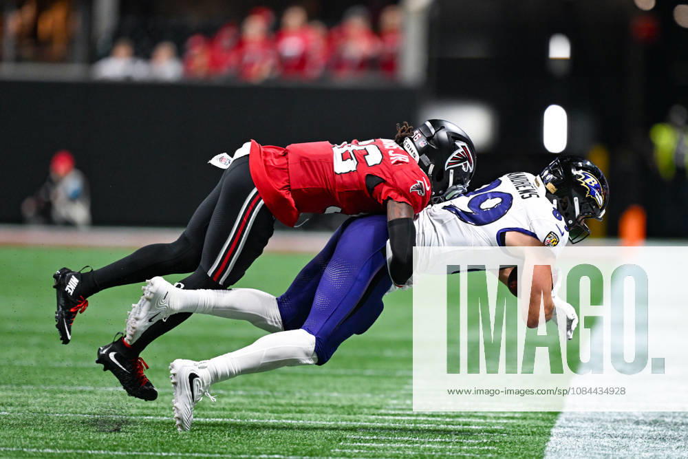 ATLANTA, GA - OCTOBER 11: Atlanta linebacker Harold Perkins Jr. (56) tackles Baltimore tight end Mark Andrews (89) during the NFL, American Football Herren, USA game between the Baltimore Ravens and the Atlanta Falcons on October 11th, 2026 at Mercedes-Benz Stadium in Atlanta, GA. (Photo by Rich von Biberstein Icon Sportswire) NFL: OCT 11 Ravens at Falcons Icon261011028