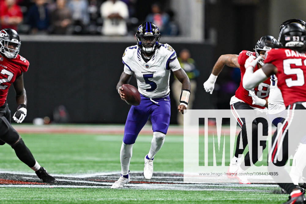 ATLANTA, GA - OCTOBER 11: Baltimore quarterback Tyler Huntley (5) looks to run during the NFL, American Football Herren, USA game between the Baltimore Ravens and the Atlanta Falcons on October 11th, 2026 at Mercedes-Benz Stadium in Atlanta, GA. (Photo by Rich von Biberstein Icon Sportswire) NFL: OCT 11 Ravens at Falcons Icon261011031
