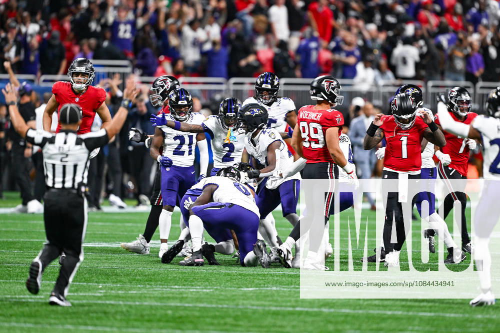 ATLANTA, GA - OCTOBER 11: Baltimore players celebrate an interception in overtime as Atlanta quarterback Tua Tagovailoa (1) reacts during the NFL, American Football Herren, USA game between the Baltimore Ravens and the Atlanta Falcons on October 11th, 2026 at Mercedes-Benz Stadium in Atlanta, GA. (Photo by Rich von Biberstein Icon Sportswire) NFL: OCT 11 Ravens at Falcons Icon261011035