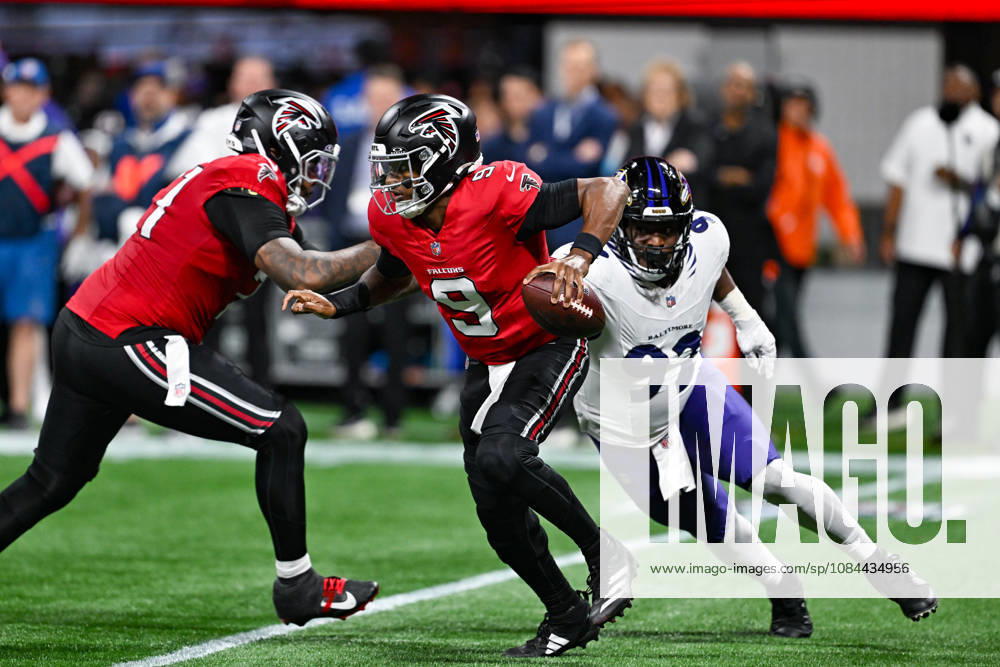 ATLANTA, GA - OCTOBER 11: Atlanta quarterback Michael Penix Jr. (9) scrambles while under pressure from Baltimore defensive tackle Nnamdi Madubuike (92) during the NFL, American Football Herren, USA game between the Baltimore Ravens and the Atlanta Falcons on October 11th, 2026 at Mercedes-Benz Stadium in Atlanta, GA. (Photo by Rich von Biberstein Icon Sportswire) NFL: OCT 11 Ravens at Falcons Icon261011041