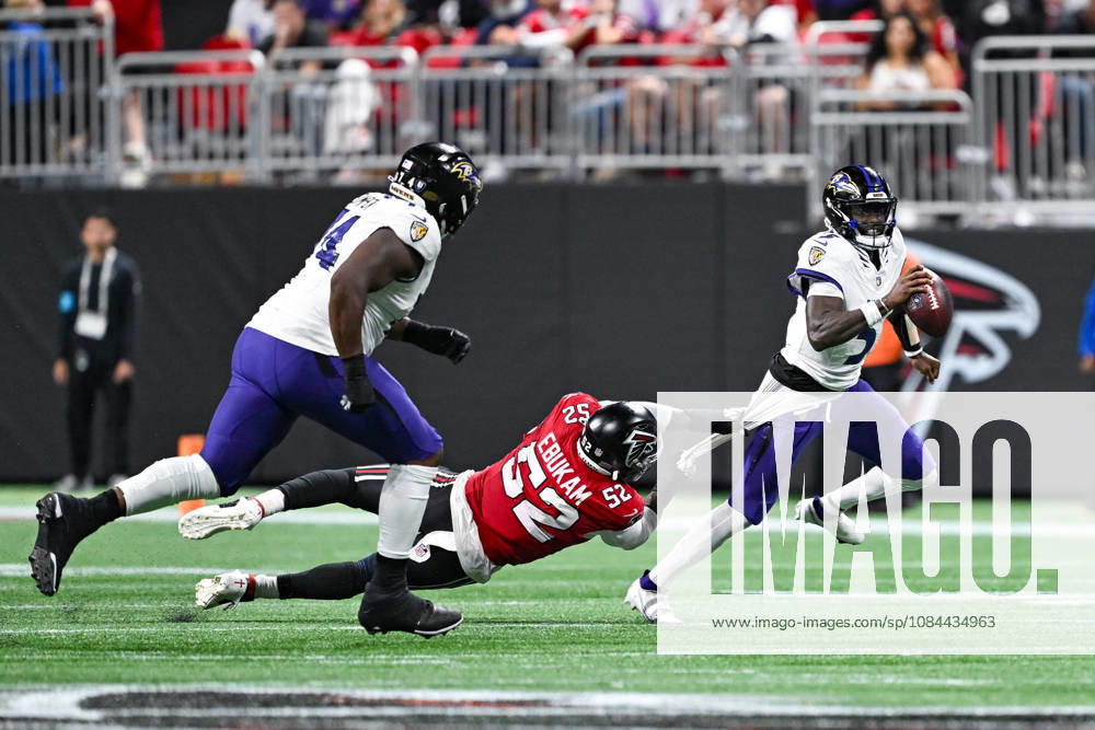 ATLANTA, GA - OCTOBER 11: Atlanta defensive end Samson Ebukam (52) holds on to the jersey of Baltimore quarterback Tyler Huntley (5) during the NFL, American Football Herren, USA game between the Baltimore Ravens and the Atlanta Falcons on October 11th, 2026 at Mercedes-Benz Stadium in Atlanta, GA. (Photo by Rich von Biberstein Icon Sportswire) NFL: OCT 11 Ravens at Falcons Icon261011046