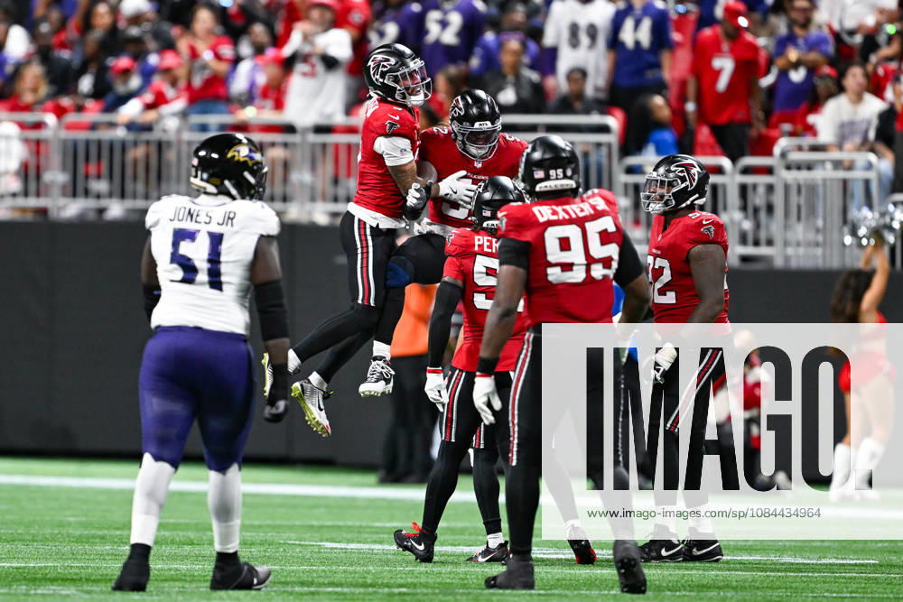 ATLANTA, GA - OCTOBER 11: Atlanta free safety Jessie Bates (3) reacts during the NFL, American Football Herren, USA game between the Baltimore Ravens and the Atlanta Falcons on October 11th, 2026 at Mercedes-Benz Stadium in Atlanta, GA. (Photo by Rich von Biberstein Icon Sportswire) NFL: OCT 11 Ravens at Falcons Icon261011047