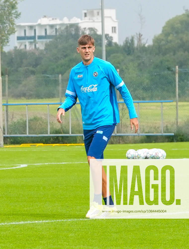 SSC Napoli training session at Castelvolturno Lorenzo Lucca of SSC Napoli During the pre-match training session for the Champions League game between Villarreal and Napoli at Castelvolturno on October 12, 2026. Castelvolturno Centro Sportivo SSC Napoli Campania ITALIA
