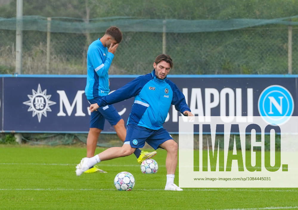 SSC Napoli training session at Castelvolturno Billy Gilmur of SSC Napoli During the pre-match training session for the Champions League game between Villarreal and Napoli at Castelvolturno on October 12, 2026. Castelvolturno Centro Sportivo SSC Napoli Campania ITALIA