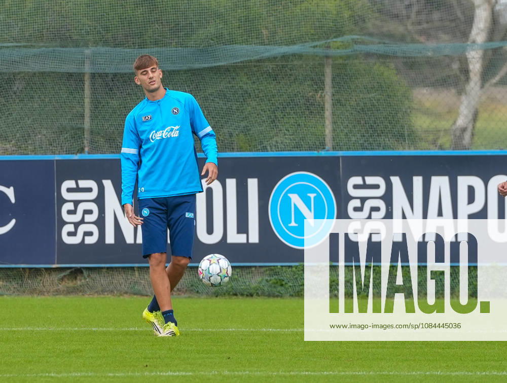 SSC Napoli training session at Castelvolturno Lorenzo Lucca of SSC Napoli During the pre-match training session for the Champions League game between Villarreal and Napoli at Castelvolturno on October 12, 2026. Castelvolturno Centro Sportivo SSC Napoli Campania ITALIA