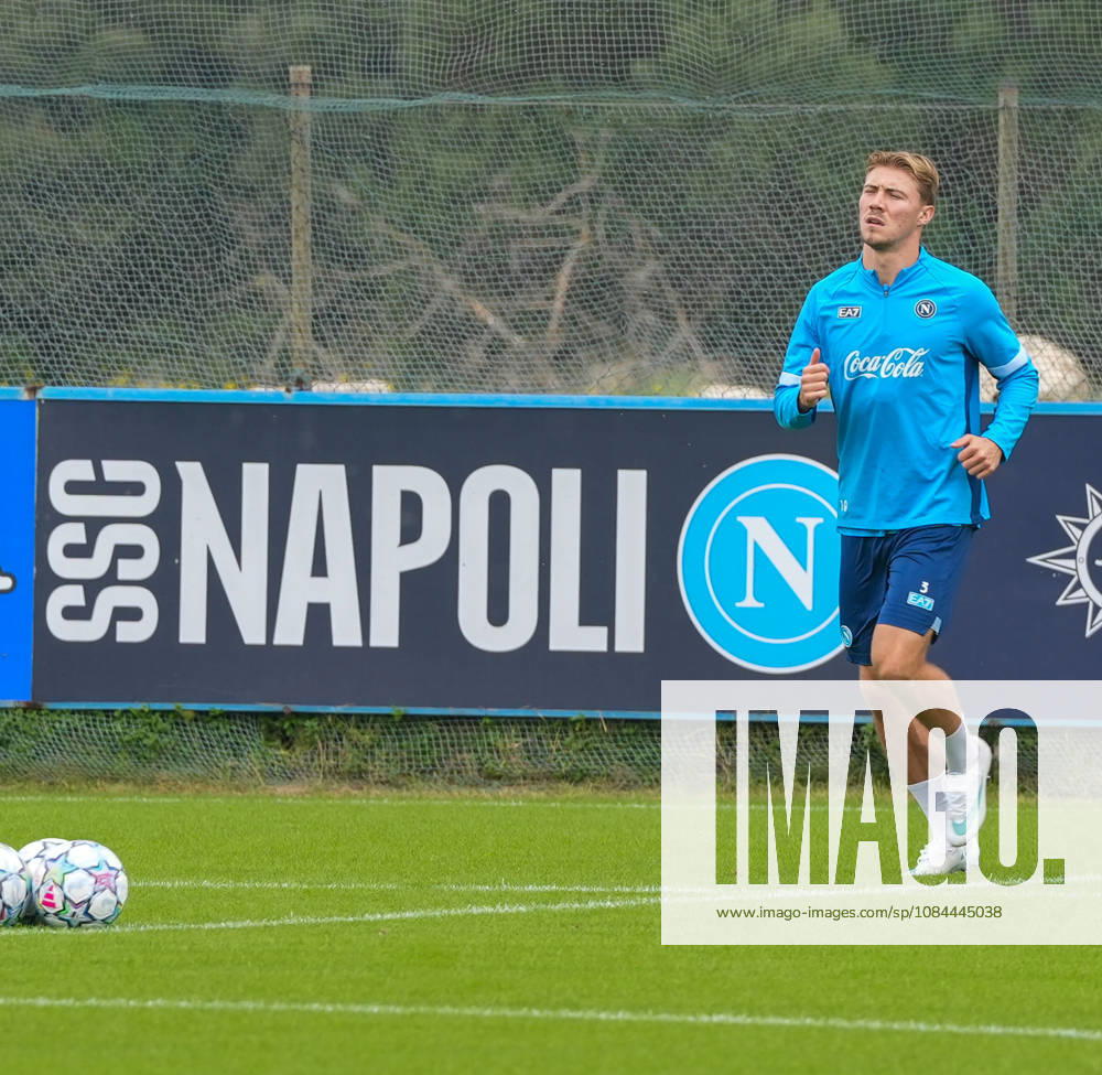 SSC Napoli training session at Castelvolturno Lorenzo Lucca of SSC Napoli During the pre-match training session for the Champions League game between Villarreal and Napoli at Castelvolturno on October 12, 2026. Castelvolturno Centro Sportivo SSC Napoli Campania ITALIA