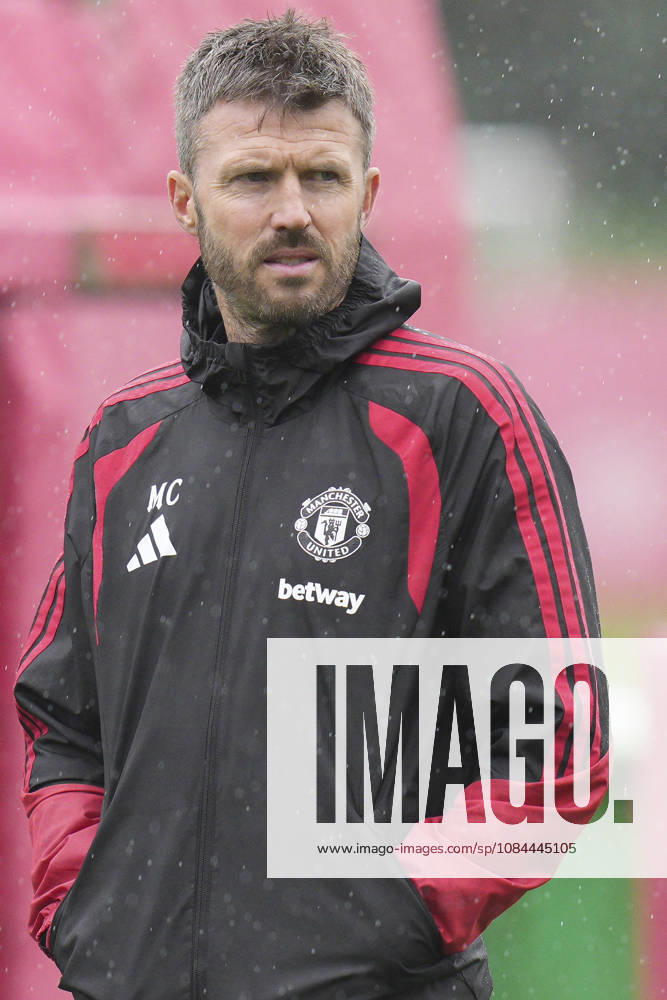 Manchester United, ManU Training, Champions League Manchester United manager Michael Carrick watches the players warm up during the Manchester United Training Session at Carrington Training Centre, ahead of the UEFA Champions League Matchday 2 v Atletico Madrid, Manchester, England on 12 October 2026 Credit: Steve Flynn Every Second Media Editorial use only. All images are copyright Every Second Media Limited. No images may be reproduced without prior permission.