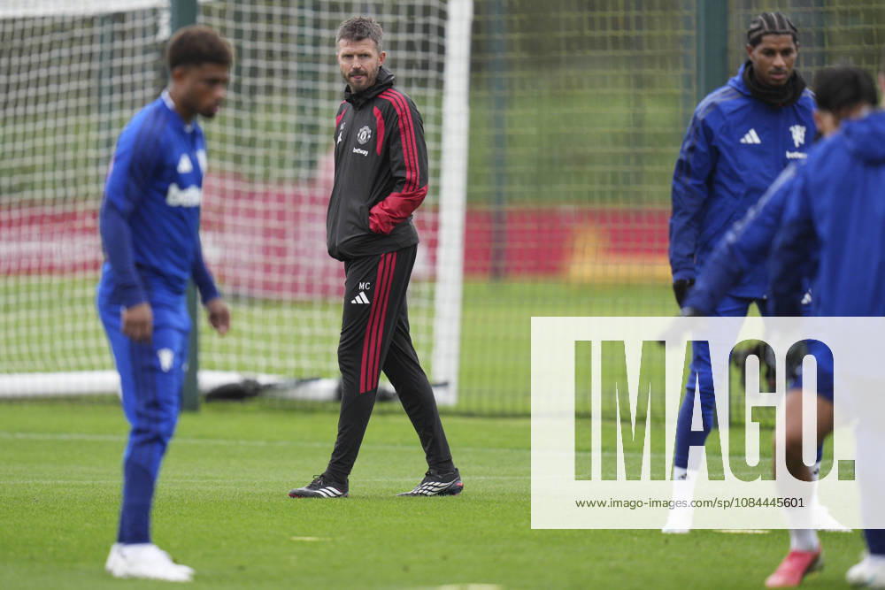 Manchester United, ManU Training, Champions League Manchester United manager Michael Carrick watches his players warm up during the Manchester United Training Session at Carrington Training Centre, ahead of the UEFA Champions League Matchday 2 v Atletico Madrid, Manchester, England on 12 October 2026 Credit: Steve Flynn Every Second Media Editorial use only. All images are copyright Every Second Media Limited. No images may be reproduced without prior permission.