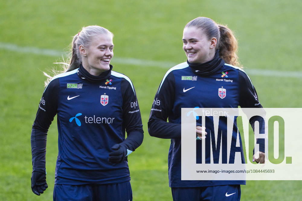 Soccer, training with the Norwegian women s national team, Oslo, Norway, October 12, 2026 Mathilde Hauge Harviken and Signe Gaupset during a training session with the Norwegian women’s national soccer team at Ullevaal Stadium before the match against Romania. Photo: Fredrik Varfjell, NTB, Oslo, Norway. . RESTRICTED USE FOR BETTING COMPANIES.