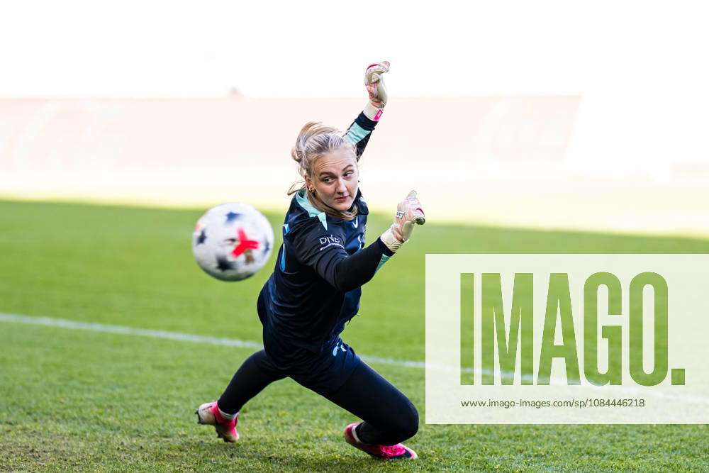 Goalkeeper Sunniva Skoglund of the Norwegian womens national football team during a training session on October 12, 2026 in Oslo. Photo: Marius Simensen BILDBYRAN Cop 238 bbeng dam fifa women s world cup qualifier football fotball fotboll norge norway practice soccer training trening träning