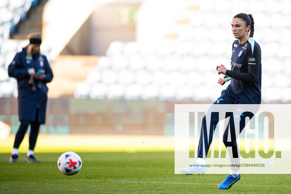Ingrid Syrstad Engen of the Norwegian womens national football team during a training session on October 12, 2026 in Oslo. Photo: Marius Simensen BILDBYRAN Cop 238 bbeng dam fifa women s world cup qualifier football fotball fotboll norge norway practice soccer training trening träning