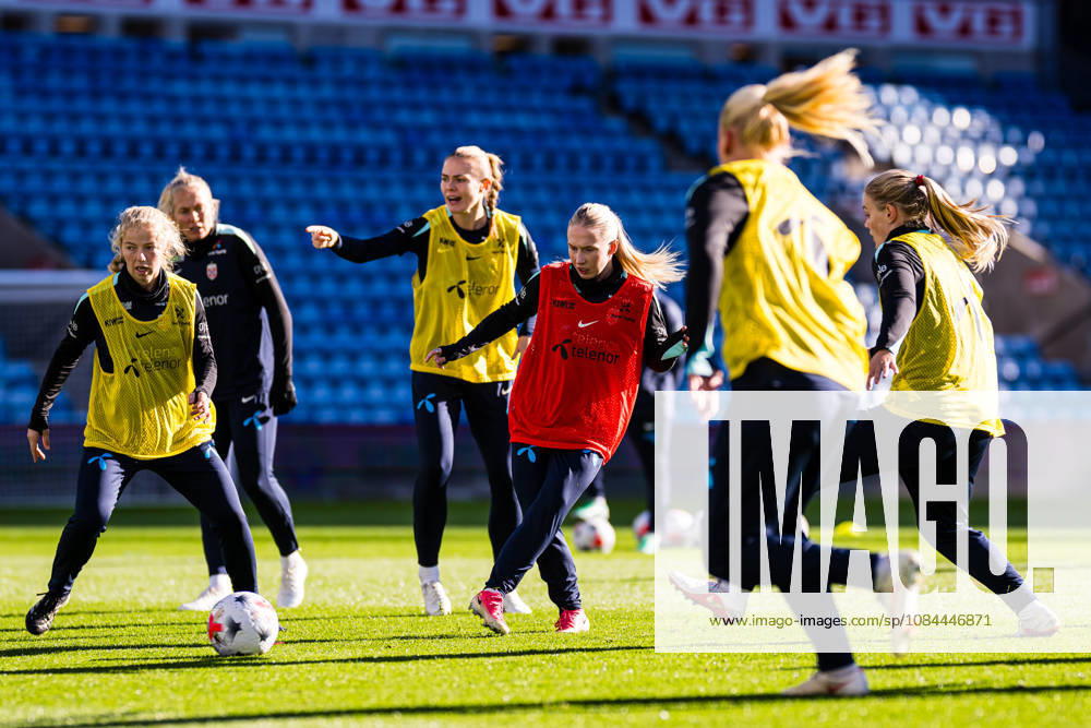 Thea Bjelde of the Norwegian womens national football team during a training session on October 12, 2026 in Oslo. Photo: Marius Simensen BILDBYRAN Cop 238 bbeng dam fifa women s world cup qualifier football fotball fotboll norge norway practice soccer training trening träning