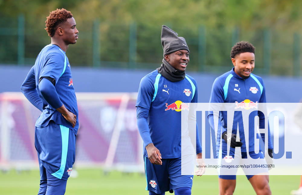 RB Leipzig - Training Champions League Leipzig, 12.10.2026, RB Akademie, UEFA Champions League , RB Leipzig - Abschlusstraining am Vortag von RBLeipzig v. PSV Eindhoven , Im Bild v.l.: Abdoul Kone ( 2, RB Leipzig),Johan Bakayoko ( 11, RB Leipzig) und Christopher Nkunku (28, RB Leipzig) ,