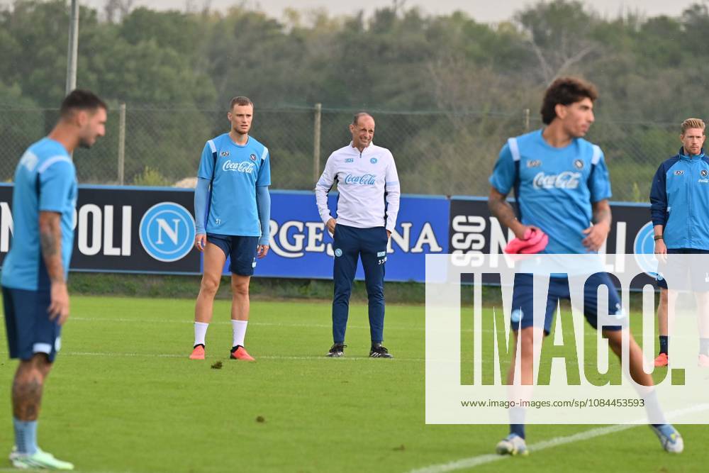 Foto IPP Felice De Martino Castel Volturno (Ce) 12 10 2026 Allenamento Napoli pre gara Champions League con il Villareal Nella foto: Massimiliano Allegri Italy Photo Press World Copyright Castel Volturno italy ITALY