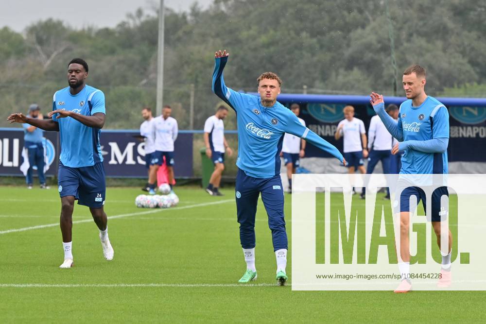 Foto IPP Felice De Martino Castel Volturno (Ce) 12 10 2026 Allenamento Napoli pre gara Champions League con il Villareal Nella foto: Benoît Badiashile, Noa Lang e Sam Beukema Italy Photo Press World Copyright Castel Volturno italy ITALY