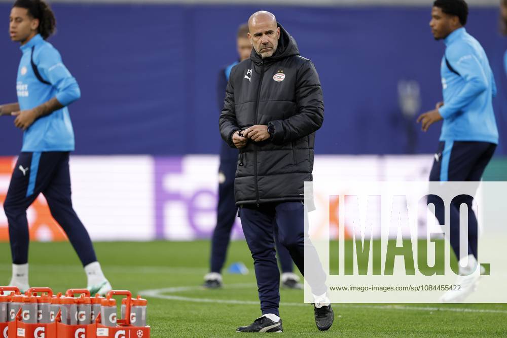 LEIPZIG - PSV Eindhoven coach Peter Bosz during a training session ahead of the UEFA Champions League match between RB Leipzig and PSV Eindhoven at the RB Arena on October 12, 2026, in Leipzig, Germany. MAURICE VAN STEEN ANP ANPxSportx IVx 572250306 originalFilename: 572250306