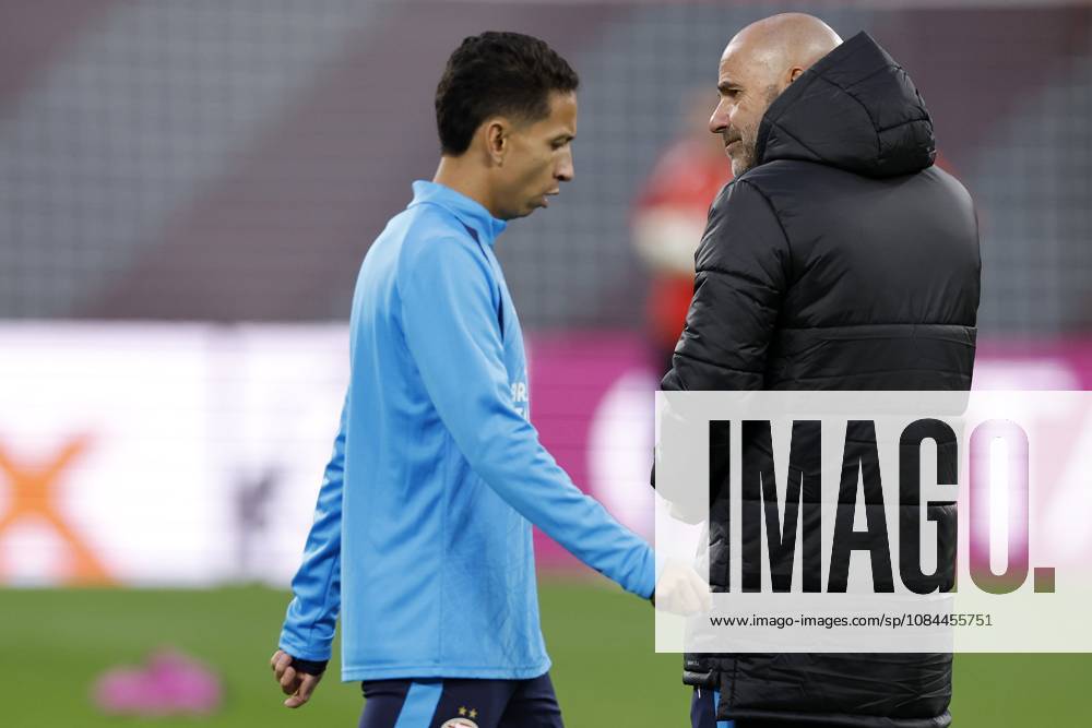 LEIPZIG - (LR) Mauro Junior of PSV Eindhoven, PSV Eindhoven coach Peter Bosz during a training session ahead of the UEFA Champions League match between RB Leipzig and PSV Eindhoven at the RB Arena on October 12, 2026 in Leipzig, Germany. MAURICE VAN STEEN ANP ANPxSportx IVx 572250669 originalFilename: 572250669