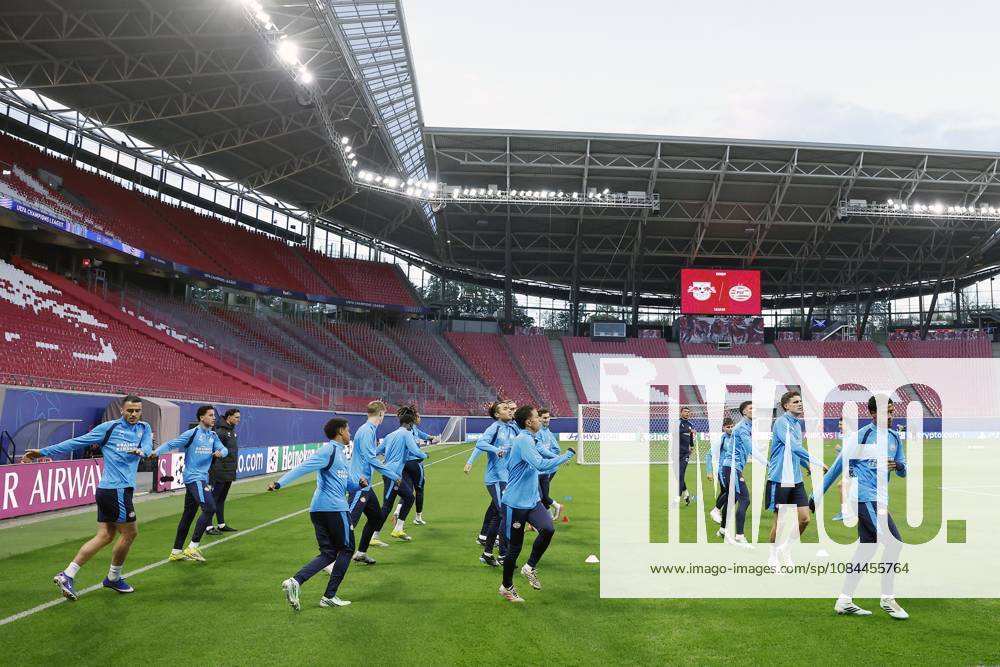 LEIPZIG - (LR) Filip Kostic of PSV Eindhoven, Amir Bouhamdi of PSV Eindhoven, Sven Mijnans of PSV Eindhoven, Kodai Sano of PSV Eindhoven, Mauro Junior of PSV Eindhoven, Ruben van Bommel of PSV Eindhoven, Esmir Bajraktarevic of PSV Eindhoven, Dennis Man of PSV Eindhoven, Ivan Perisic of PSV Eindhoven, Ryan Flamingo of PSV Eindhoven during a training session prior to the UEFA Champions League match between RB Leipzig and PSV Eindhoven at the RB Arena on October 12, 2026 in Leipzig, Germany. MAURICE VAN STEEN ANP ANPxSportx IVx 572250709 originalFilename: 572250709