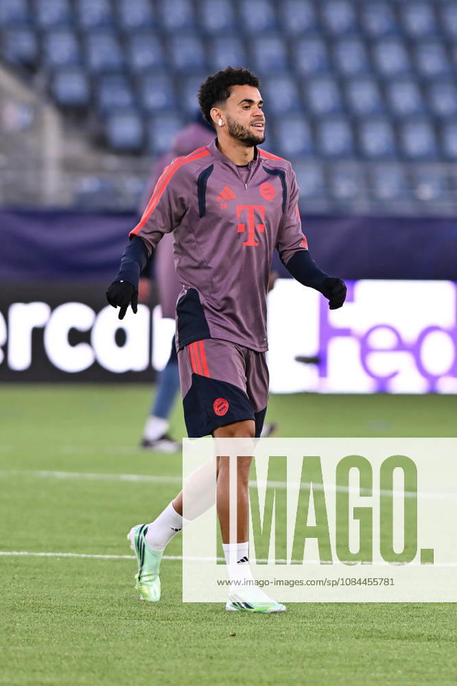 STAVANGER, NORWAY; 12. OCTOBER: picture of the Team from Munich at the final Trainings session before the Champions League Match between Viking FK vs. FC Bayern Munich at Matchday 2 at Lyse Arena Luis DIAZ (FC Bayern Munich 14)