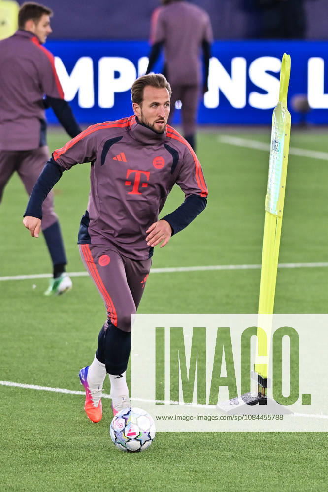 STAVANGER, NORWAY; 12. OCTOBER: picture of the Team from Munich at the final Trainings session before the Champions League Match between Viking FK vs. FC Bayern Munich at Matchday 2 at Lyse Arena Harry KANE (FC Bayern Munich 9)