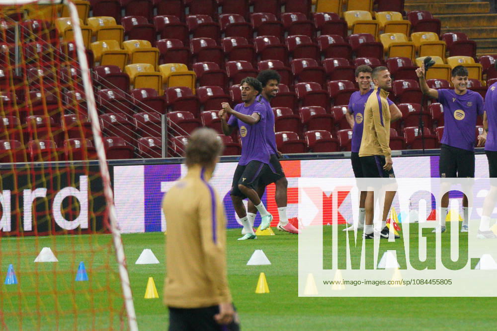Lamine Yamal (C) during the training day of FC Barcelona, Barca ahead the UEFA Champions League second round, football match against Galatasaray at RAMS Park Stadium in Istanbul, Turkey on October 12, 2026. Sariyer Turkey - ZUMAu194 20261012_zip_u194_028