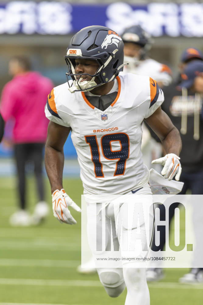 Denver Broncos Wide Receiver Marvin Mims Jr. (19) warms up before an NFL, American Football Herren, USA football game against Los Angeles Chargers, in Inglewood, Calif. on Sunday Oct. 11, 2026. Inglewood USA - ZUMAc68_ 20261011_zaf_c68_038