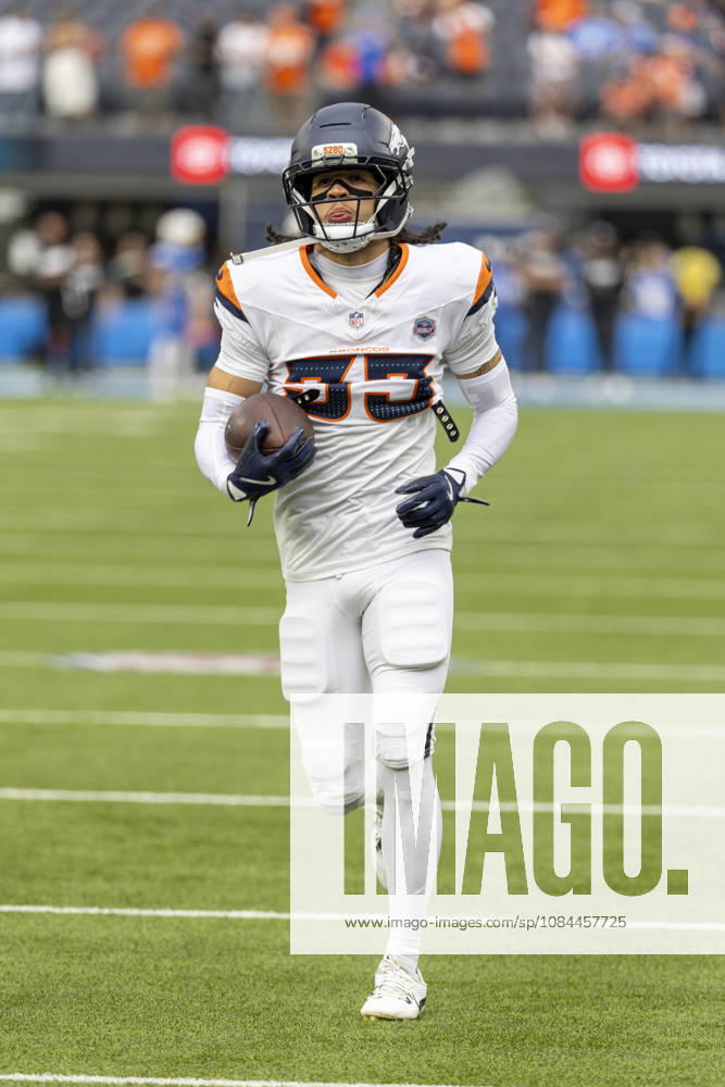 Denver Broncos Cornerback Brent Austin (33) warms up before an NFL, American Football Herren, USA football game against Los Angeles Chargers, in Inglewood, Calif. on Sunday Oct. 11, 2026. Inglewood USA - ZUMAc68_ 20261011_zaf_c68_039