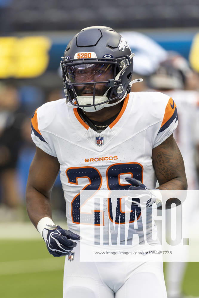 Denver Broncos Running Back Tyler Badie (28) warms up before an NFL, American Football Herren, USA football game against Los Angeles Chargers, in Inglewood, Calif. on Sunday Oct. 11, 2026. Inglewood USA - ZUMAc68_ 20261011_zaf_c68_043