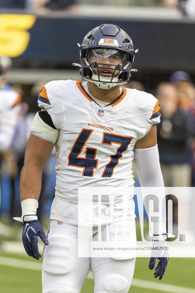 Denver Broncos Inside Linebacker Karene Reid (47) warms up before an NFL, American Football Herren, USA football game against Los Angeles Chargers, in Inglewood, Calif. on Sunday Oct. 11, 2026. Inglewood USA - ZUMAc68_ 20261011_zaf_c68_061