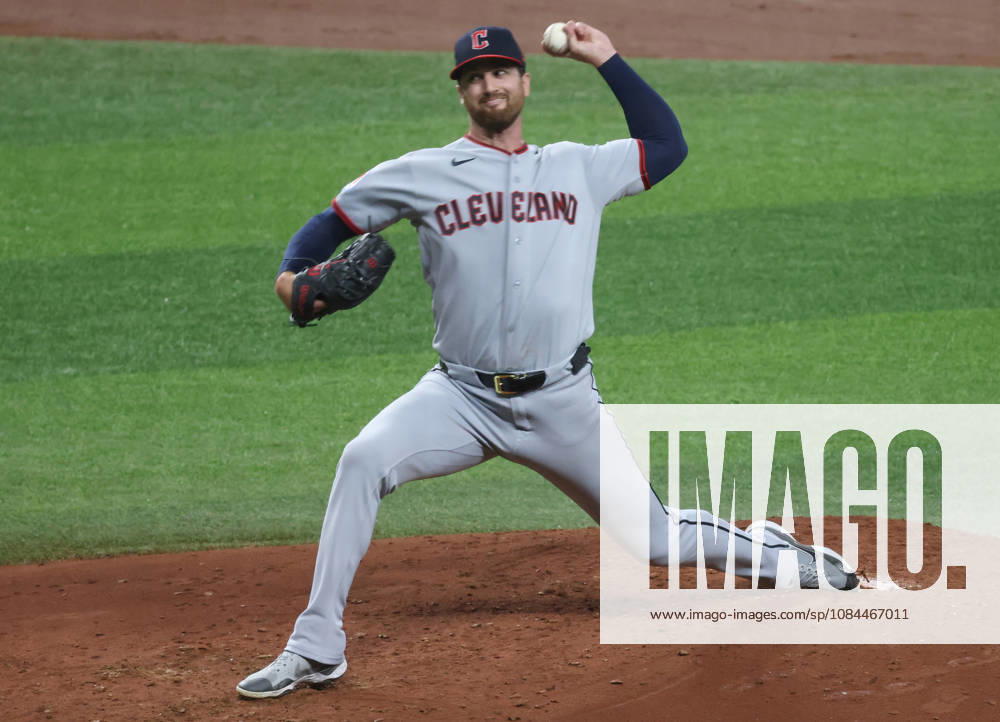 Cleveland Guardians pitcher Foster Griffin (22) throws against the Tampa Bay Rays in the first inning in game one of the MLB, Baseball Herren, USA American League Championship Series playoff at Raymond James Stadium in Tampa, Florida, on Monday, October 12, 2026. TPB20261012701 GARYxBOGDON