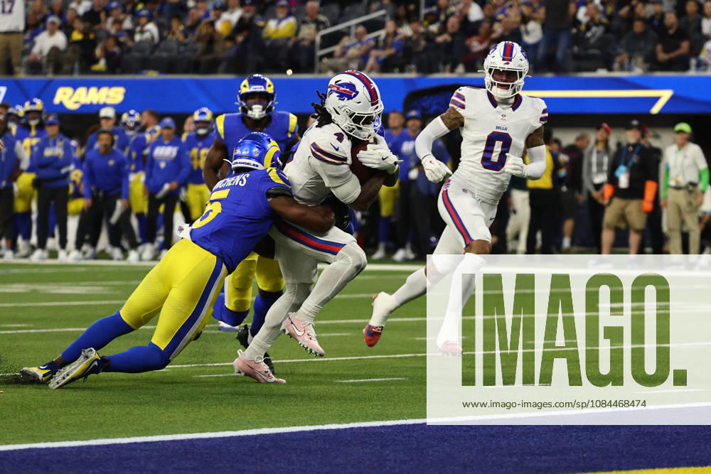 INGLEWOOD, CA - OCTOBER 12: James Cook III 4 of the Buffalo Bills carries the ball on a play that leads to a touchdown during an NFL, American Football Herren, USA game between the Buffalo Bills and the Los Angeles Rams on October 12, 2026, at SoFi Stadium in Inglewood, California. (Photo by Greg Fiore Icon Sportswire) NFL: OCT 12 Bills at Rams Icon2610121949