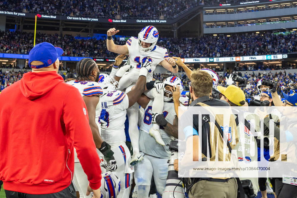 INGLEWOOD, CA - OCTOBER 12: Tyler Bass 16 of the Buffalo Bills is carried on his teammates shoulders after kicking the game winning field goal in overtime of an NFL, American Football Herren, USA game between the Buffalo Bills and the Los Angeles Rams on October 12, 2026, at SoFi Stadium in Inglewood, California. (Photo by Greg Fiore Icon Sportswire) NFL: OCT 12 Bills at Rams Icon2610125268