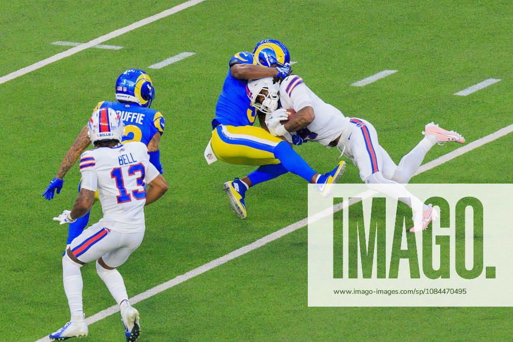 5 Kamren Kinchens, S of the Los Angeles Rams tackles 4 James Cook III, RB of the Buffalo Bills during a regular NFL, American Football Herren, USA game against the Buffalo Bills on Monday October 12, 2026 at SoFi Stadium in Inglewood, California. Rams lose to Bills, 34-37 in overtime. JAVIER ROJAS PI Rams Vs. Bills - ZUMAp124 20261012_zaa_p124_049