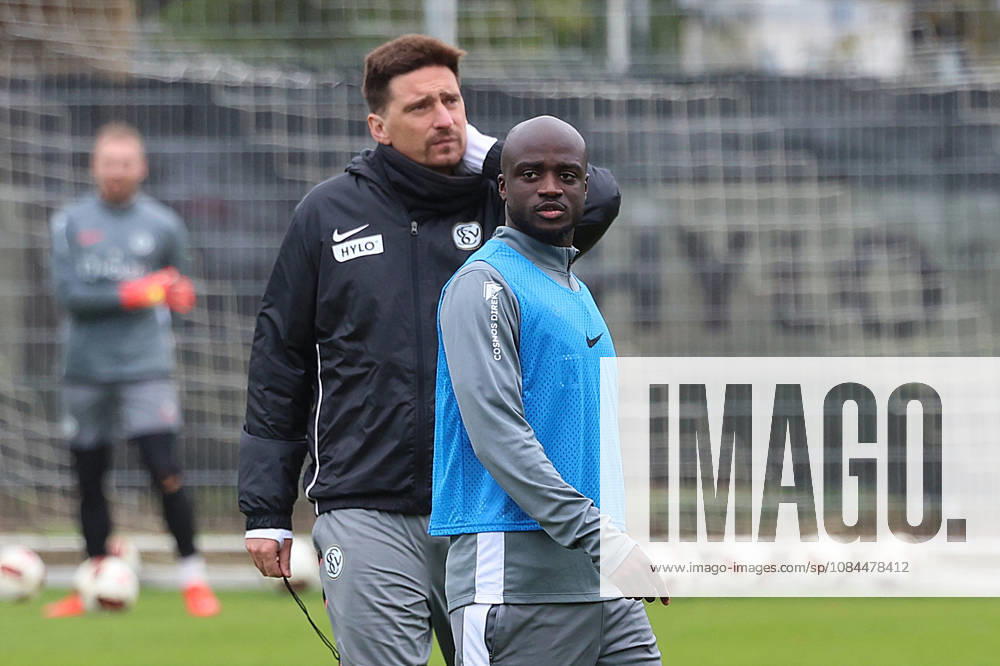 Fussball 1.Bundesliga , SV Elversberg - Training v.l. Vincent Wagner Trainer (SV 07 Elversberg) Amara Condà (SV 07 Elversberg) St. Ingbert