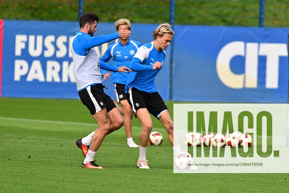 Fußball, Herren, 2.BL (Bundesliga), Saison 2026 2027, Holstein Kiel Training, KSV Noah Madsen am Ball gegen Giorgi Kvilitaia Kiel, nähe Holstein-Stadion Projensdorf, Trainingszentrum, N Schleswig-Holstein Deutschland