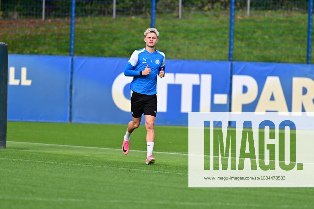 Fußball, Herren, 2.BL (Bundesliga), Saison 2026 2027, Holstein Kiel Training, KSV Frederik Roslyng im Aufbautraining Kiel, nähe Holstein-Stadion Projensdorf, Trainingszentrum, N Schleswig-Holstein Deutschland