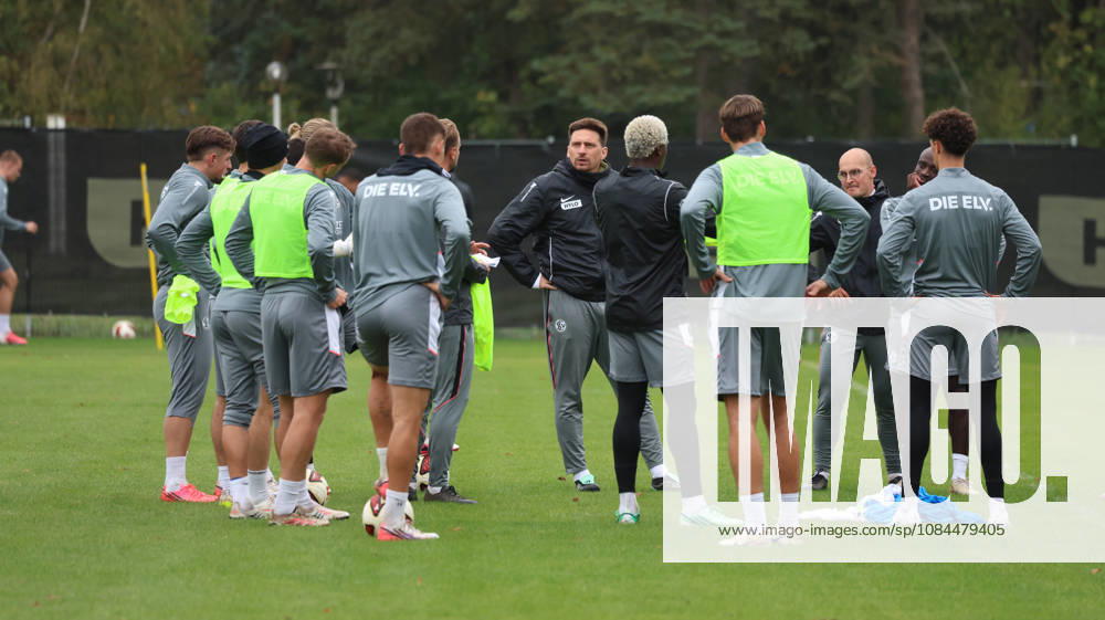 Fussball 1.Bundesliga , SV Elversberg - Training v.l. Vincent Wagner Trainer (SV 07 Elversberg) St. Ingbert