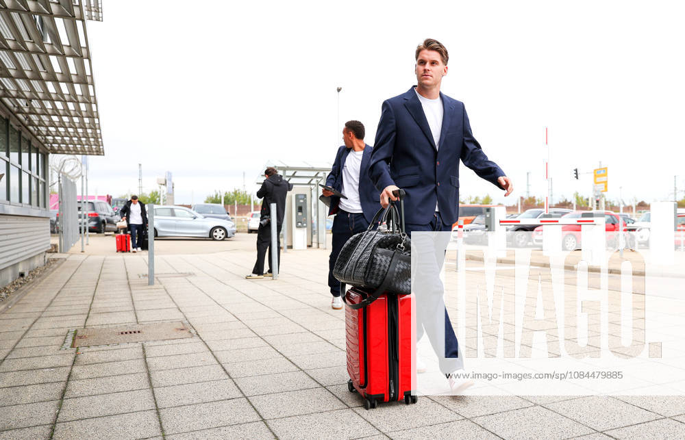Stuttgart, Fußball UEFA Champions League, Saison 2026-2027, VfB Stuttgart fliegt nach Bratislava, Abflug, Ramon Hendriks