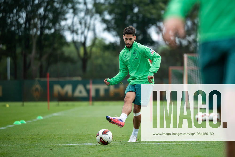 GER, Fussball, Herren, 1. Bundesliga, Saison 2026 2027, Training, SV Werder Bremen Ludovit Reis ( Werder Bremen, 15 ) am Ball Bremen Trainingsgelände Weserstadion Bremen Deutschland