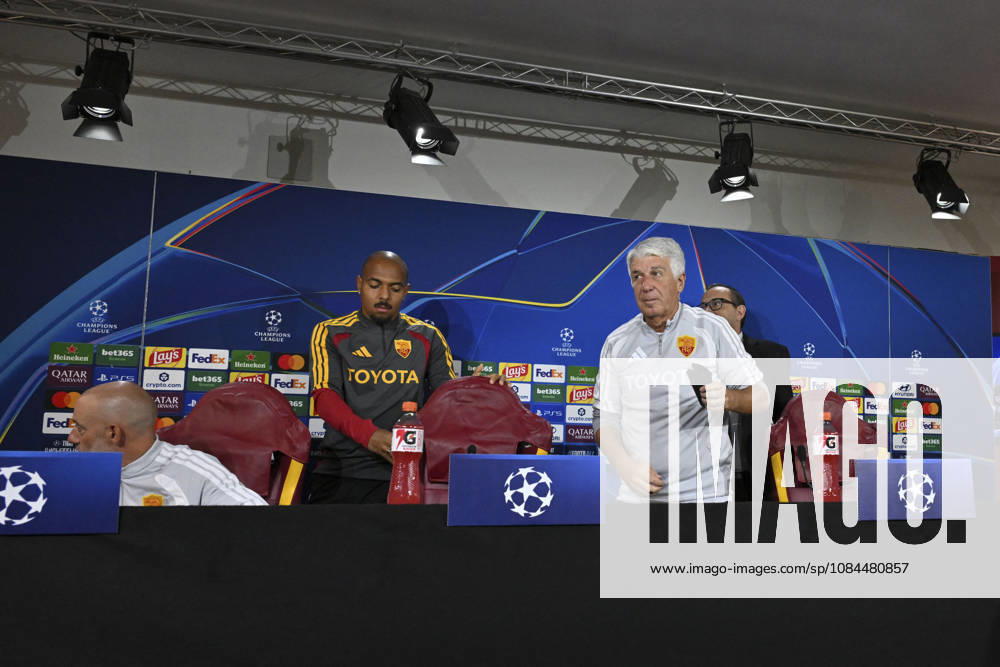 SOCCER - UEFA Champions League - AS Roma - press conference, PK, Pressekonferenz Photo by IPA ABACAPRESS.COM89631949 - Donyell Malen of Roma, Gian Piero Gasperini, head coach of AS Roma, during the 2026–2027 UEFA Champions League match between AS Roma and Real Madrid, at the Trigoria Training Center on October 13, 2026, in Rome, Rome, during the AS Roma press conference and pre-match training session - Real Madrid at the Trigoria Training Center on October 13, 2026, in Rome, Rome. During the AS Roma press conference and training session ahead of the UEFA Champions League soccer match in Rome, Italy, on October 13, 2026 Roma Italy