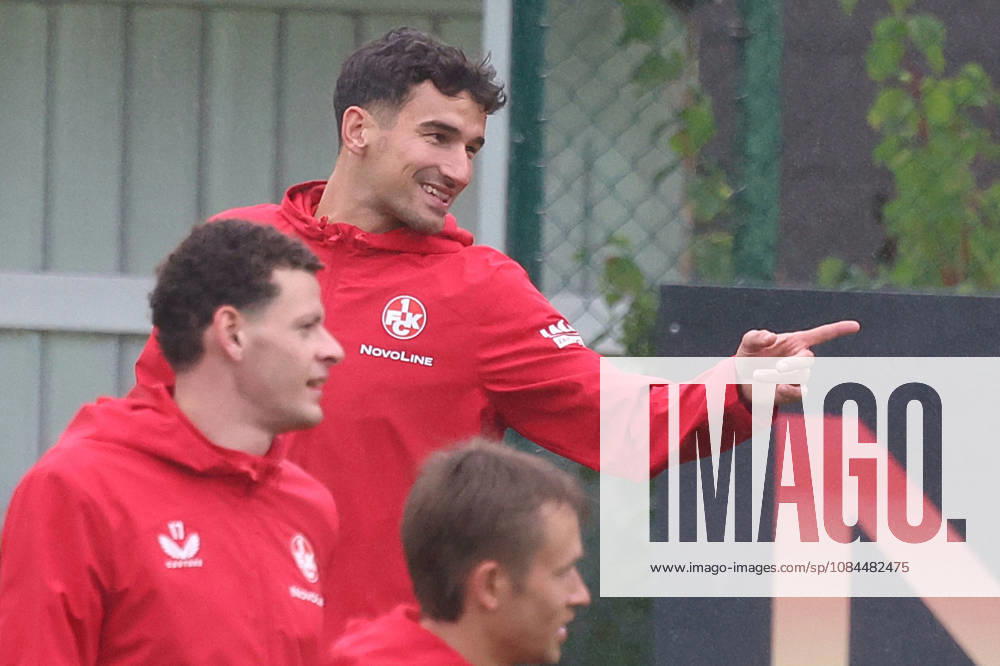 Fussball 2.Bundesliga, 1.FC Kaiserslautern - Training v.l. Ivan Prtajin (1.FC Kaiserslautern) lacht, laechelt, positiv, zufrieden, laughs, smiles, positive, satisfied Kaiserslautern