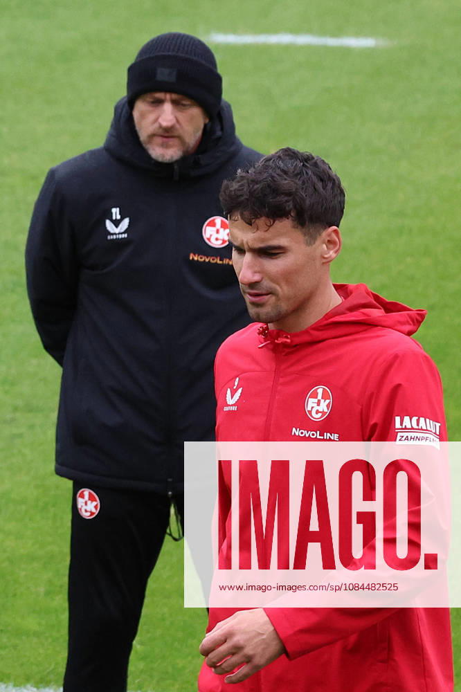 Fussball 2.Bundesliga, 1.FC Kaiserslautern - Training v.l. Torsten Lieberknecht Trainer (1.FC Kaiserslautern) Ivan Prtajin (1.FC Kaiserslautern) Kaiserslautern