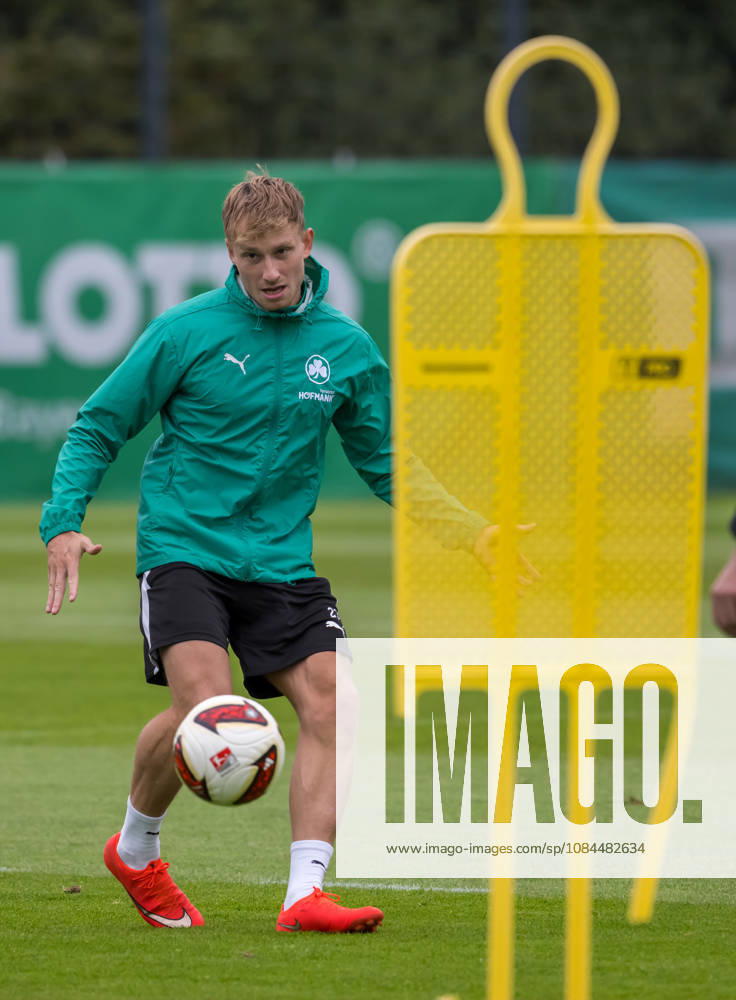 Fussball - 2. Bundesliga - Saison 2026 2027 - SpVgg Greuther Fürth Fuerth ( Kleeblatt ) - Training - - - Jannik Dehm ( 23, SpVgg Greuther Fürth )